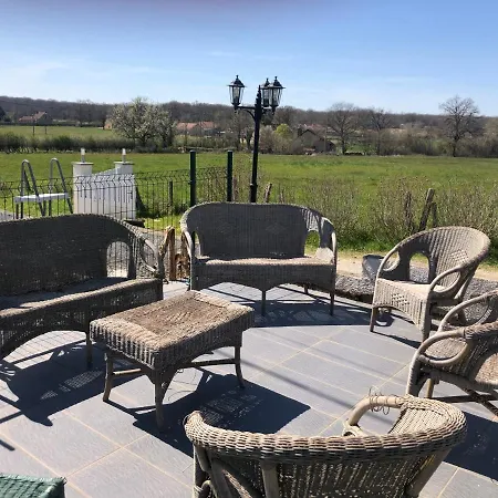 Hébergement de vacances 14 Personnes à La Campagne *